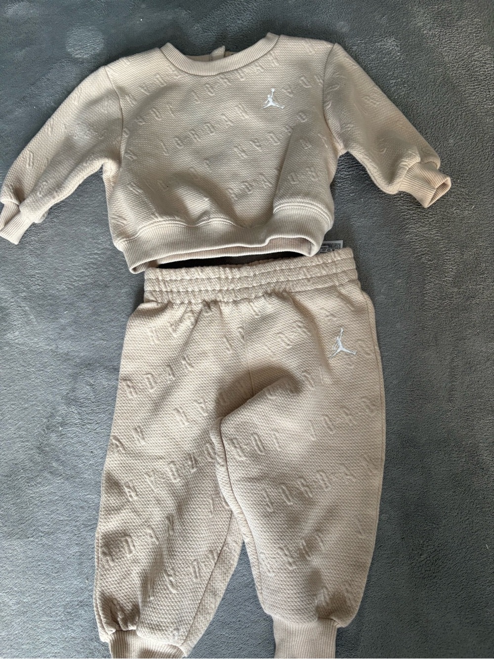 12 month boys Jordan Cream Logo Sweatpants - Two-Piece Set